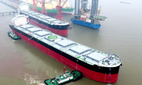 扬子三井造 两艘82000DWT散货船交付离厂